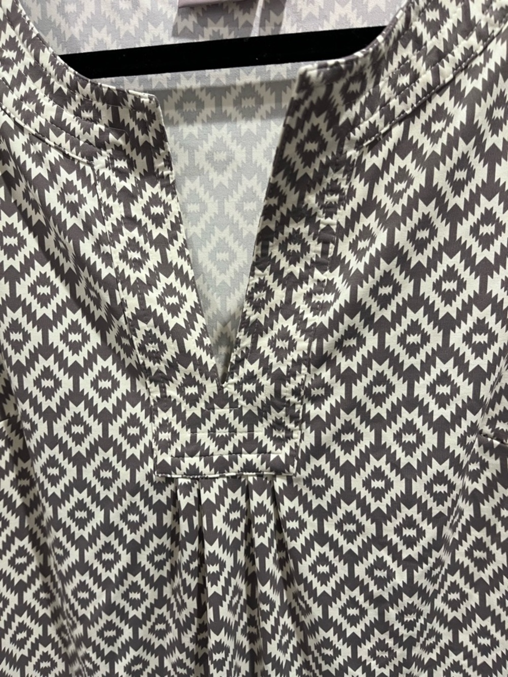 Black & White Geometric Midi Dress with V-Neck - Picture 6 of 6